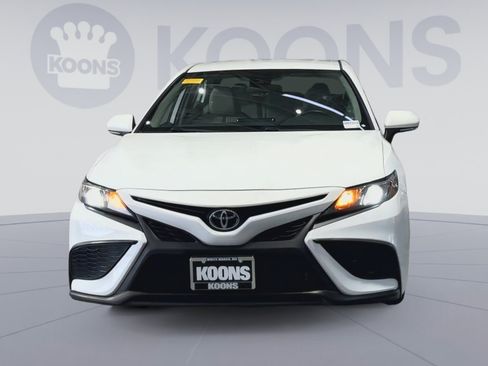 Used 2022 Toyota Camry SE FWD image 4