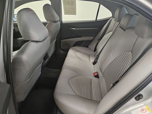 Used 2018 Toyota Camry SE image 11