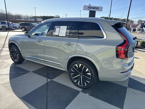 Used 2025 Volvo XC90 B6 Plus image 8