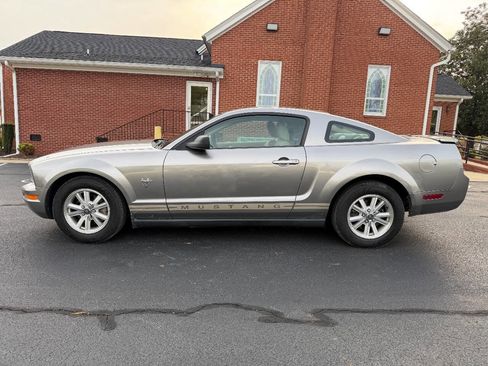 Used 2009 Ford Mustang Coupe RWD image 8