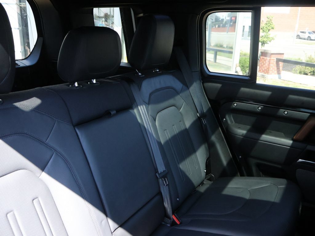 Used 2023 Land Rover Defender 110 X AWD/4WD image 14