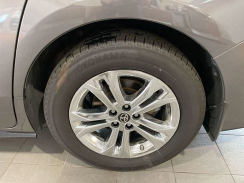 Used 2023 Toyota Sienna Platinum image 8