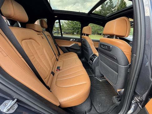 Used 2019 BMW X5 xDrive50i w/ Parking Assistance Package AWD/4WD image 16