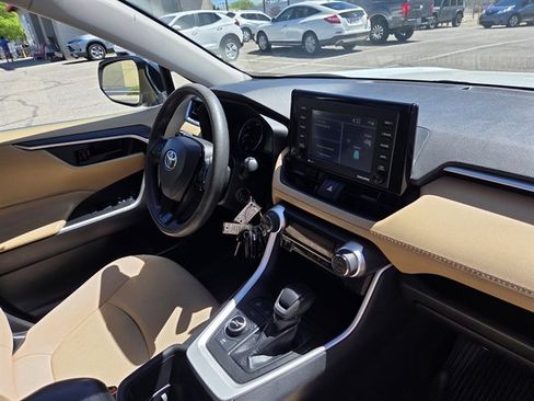 Used 2022 Toyota RAV4 LE AWD/4WD image 6