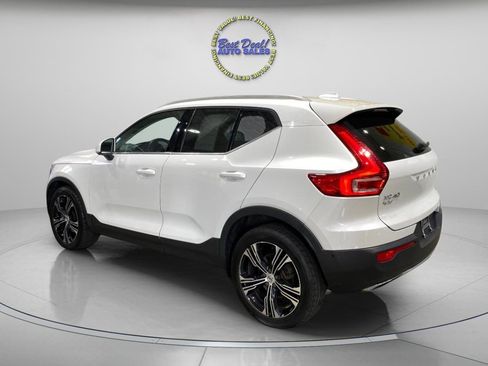 Used 2019 Volvo XC40 T4 Inscription image 3