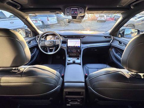 New 2025 Jeep Grand Cherokee Limited w/ Black Appearance Package image 23