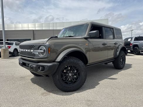 New 2026 Ford Bronco Badlands image 8