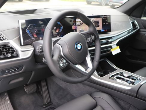 Certified 2025 BMW X5 xDrive50e w/ Parking Assistance Package image 14