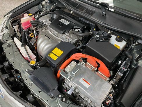 Used 2012 Toyota Camry XLE w/ Leather Pkg image 16