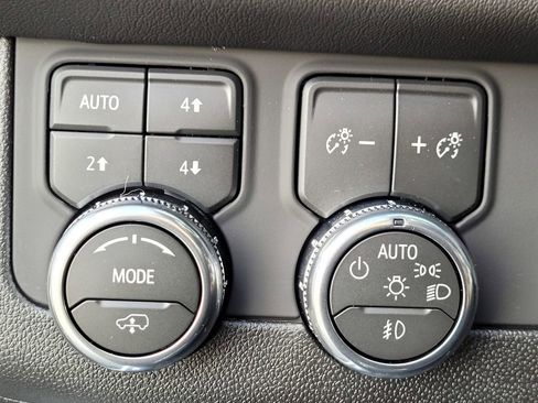 New 2026 GMC Yukon XL Denali w/ Denali Reserve Package image 25