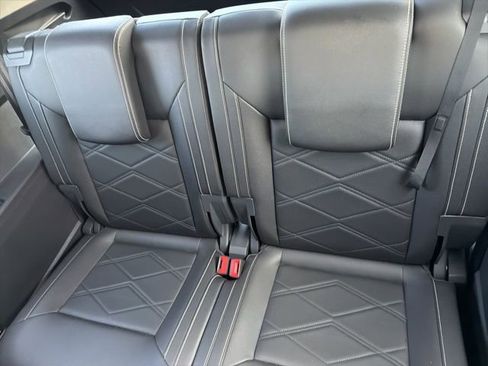 Used 2025 Volkswagen Atlas SE image 23