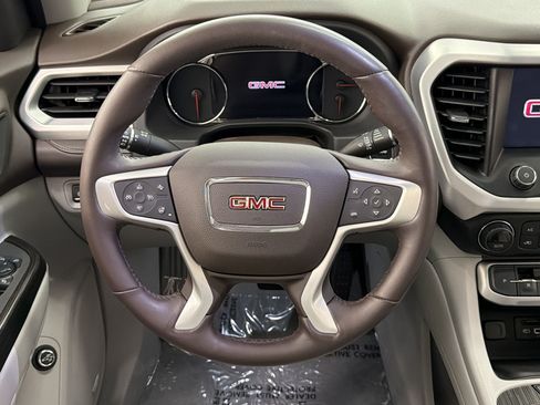 Used 2021 GMC Acadia SLT w/ Technology Package FWD image 11