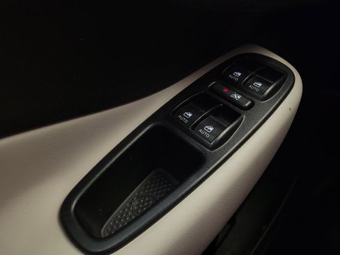 Used 2019 FIAT 500L Trekking w/ Popular Equipment Group image 27