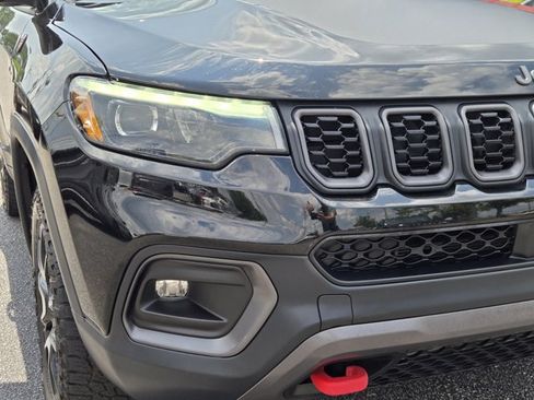 Used 2023 Jeep Renegade Trailhawk AWD/4WD image 10