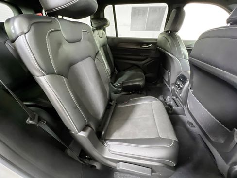 Used 2023 Jeep Grand Cherokee L Laredo image 27