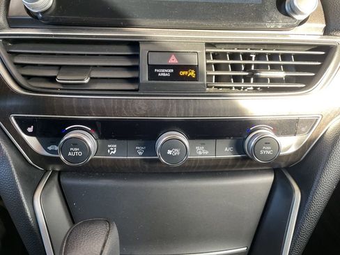 Used 2018 Honda Accord EX image 22
