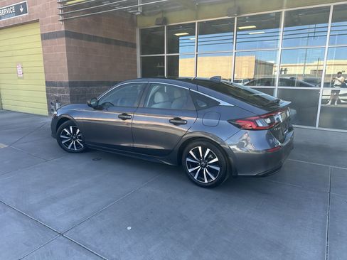 Used 2024 Honda Civic EX-L image 4