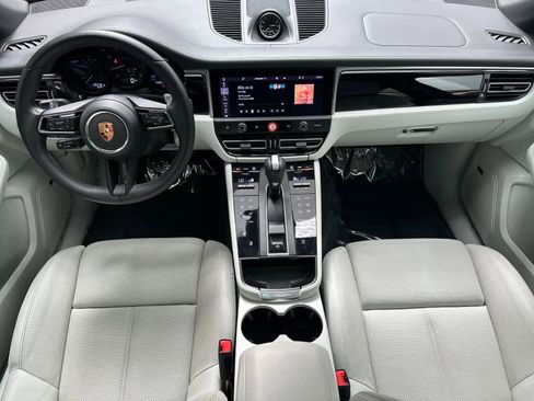 Certified 2022 Porsche Macan AWD/4WD image 6