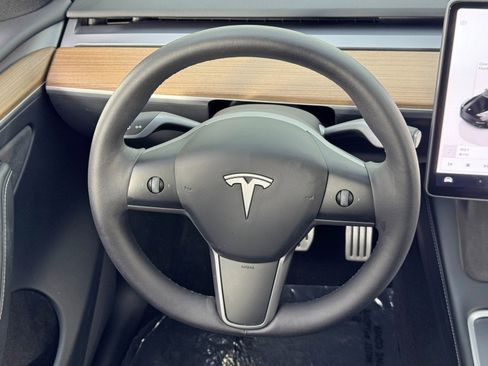 Used 2023 Tesla Model Y Long Range image 18