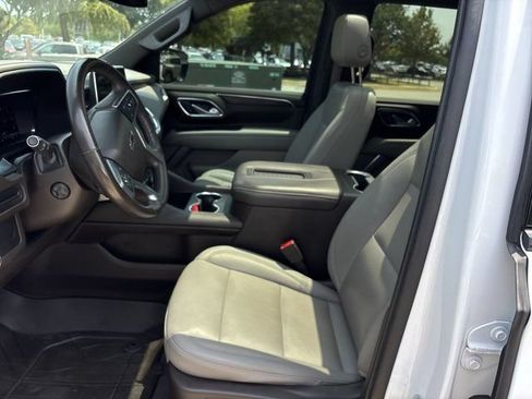 Used 2022 Chevrolet Tahoe Z71 w/ Luxury Package AWD/4WD image 18