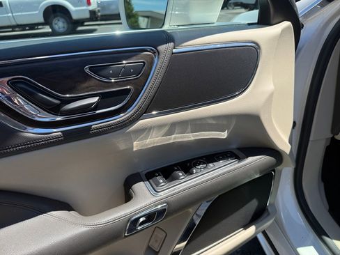 Used 2017 Lincoln Continental Select w/ Climate Package AWD/4WD image 21