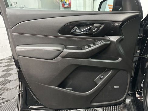 Used 2023 Chevrolet Traverse RS image 18