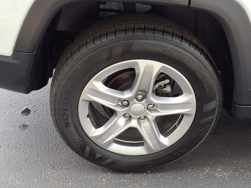 Used 2024 Jeep Compass Latitude image 23