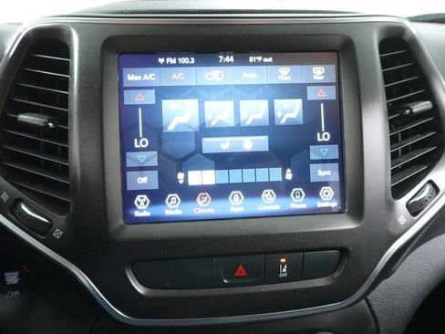 Used 2022 Jeep Cherokee Trailhawk AWD/4WD image 17