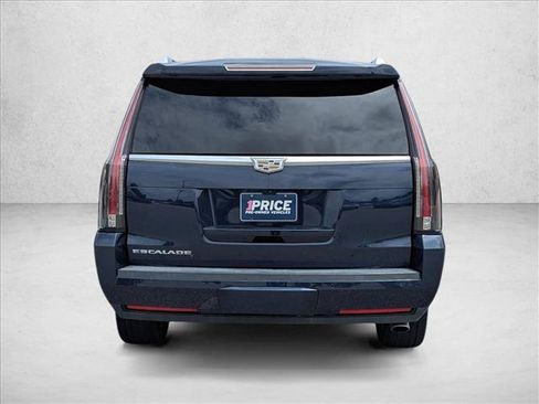Used 2017 Cadillac Escalade ESV Premium Luxury RWD image 6