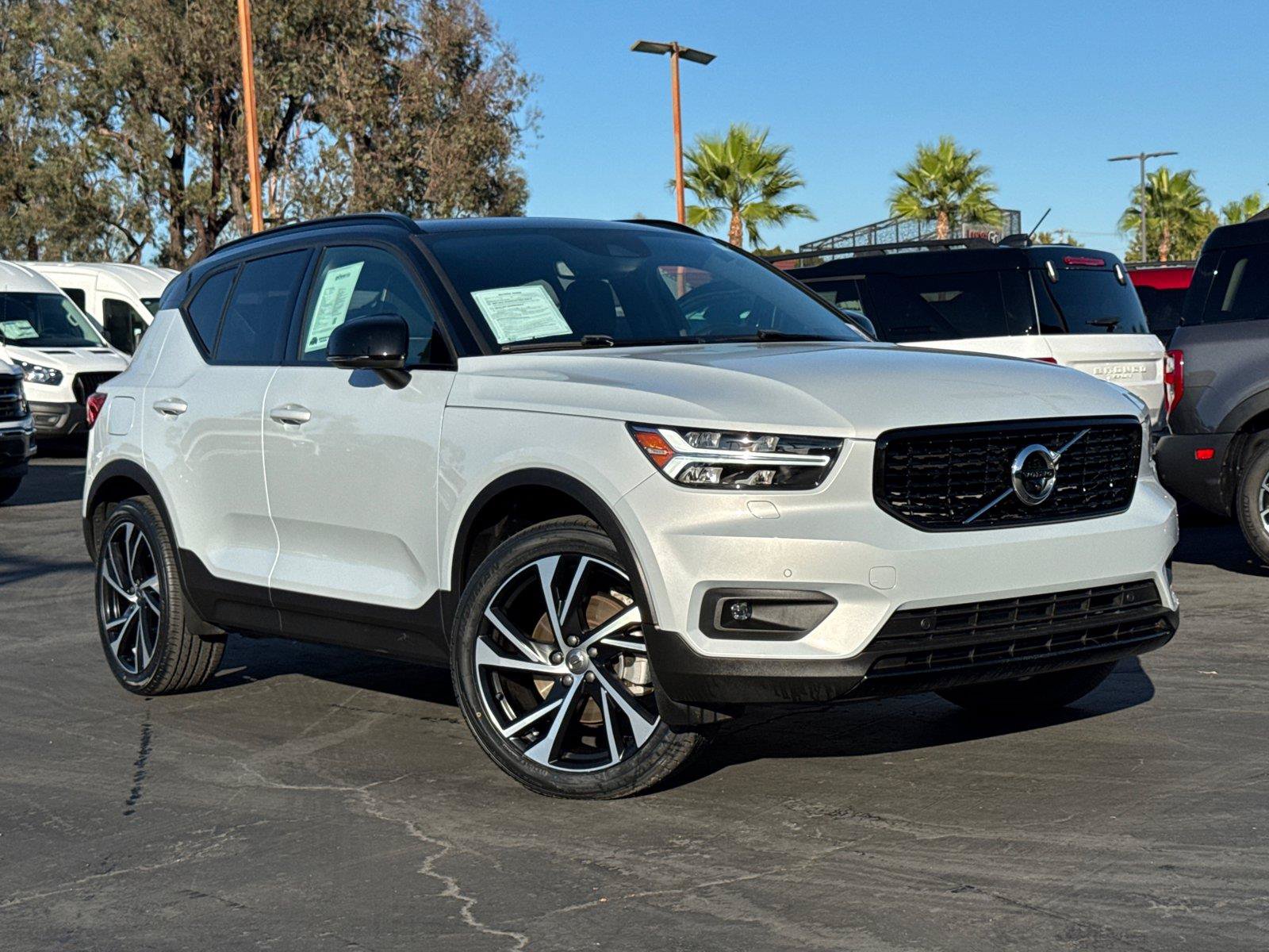 Used 2021 Volvo XC40 T5 R-Design w/ Protection Package AWD/4WD image 2