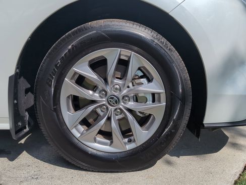 Certified 2026 Toyota Sienna XLE FWD image 13