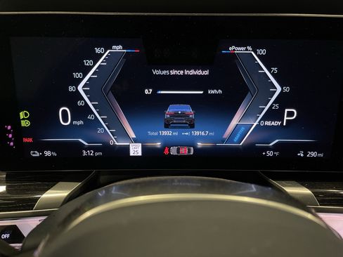 Used 2024 BMW i7 xDrive60 w/ Executive Package image 21