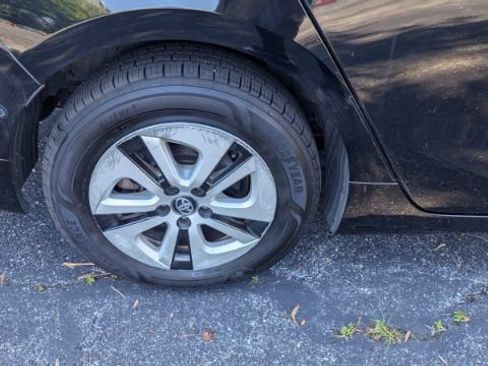 Used 2017 Toyota Prius Two w/ Prius Two Safety Plus Package FWD image 12