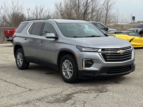 Used 2023 Chevrolet Traverse LT image 6