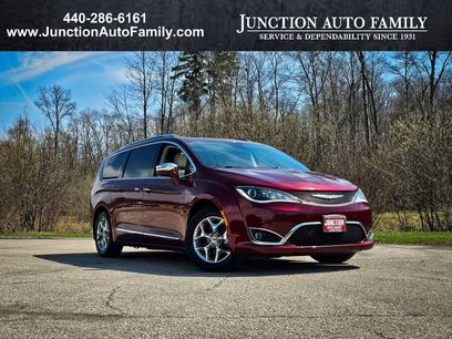 Used 2017 Chrysler Pacifica Limited w/ UConnect Theater Package