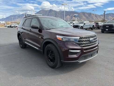 Used 2023 Ford Explorer XLT w/ Equipment Group 202A image 4