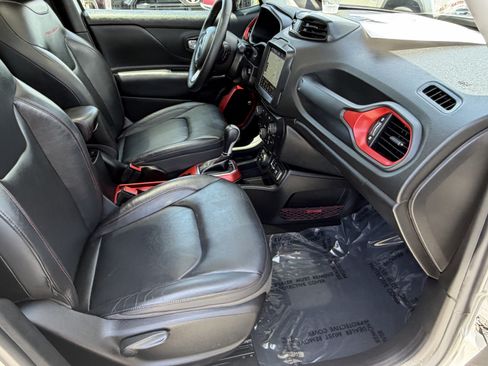 Used 2018 Jeep Renegade Trailhawk AWD/4WD image 10