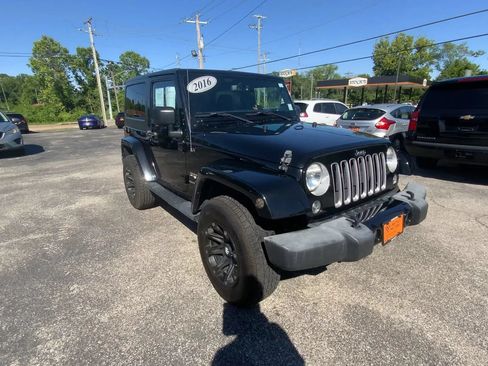 Used 2016 Jeep Wrangler Sahara w/ Connectivity Group AWD/4WD image 2