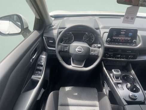 Used 2025 Nissan Rogue SV image 32