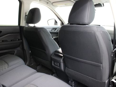 Used 2026 Nissan Pathfinder SV FWD image 21