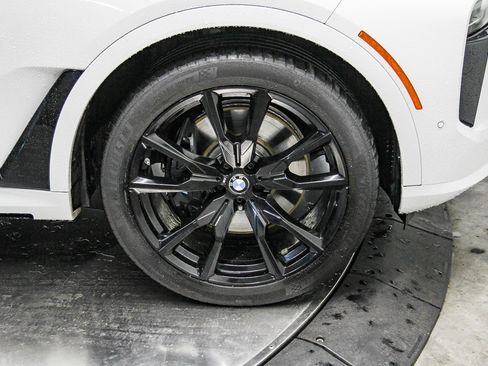Certified 2023 BMW X7 xDrive40i w/ Executive Package image 9