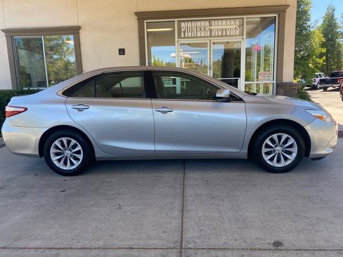 Used 2015 Toyota Camry LE FWD image 6