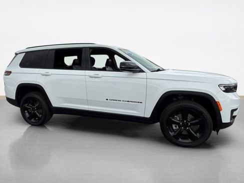 Used 2025 Jeep Grand Cherokee L Altitude AWD/4WD image 2