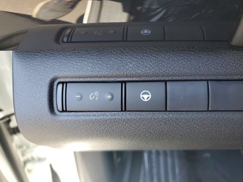 Used 2024 Nissan Pathfinder SV FWD image 22