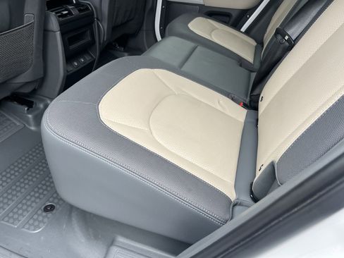 Certified 2023 Land Rover Defender 110 X-Dynamic SE AWD/4WD image 30