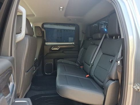 Used 2025 Chevrolet Silverado 2500 LTZ w/ LTZ Plus Package image 12