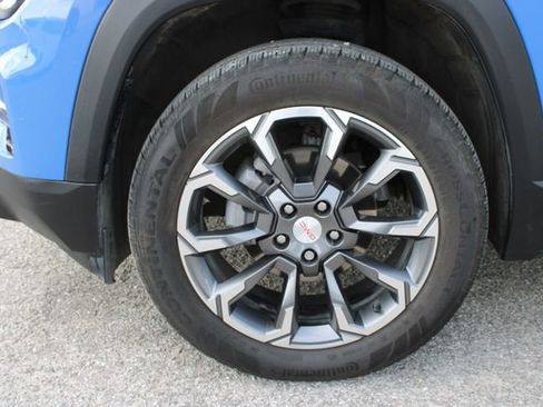 Used 2025 GMC Terrain Elevation w/ Elevation Premium Package FWD image 11
