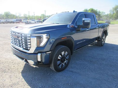 New 2026 GMC Sierra 2500 Denali w/ Denali Reserve Package AWD/4WD image 11