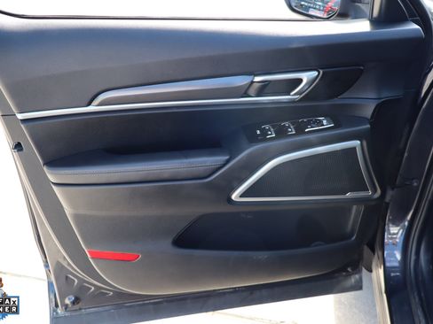 Used 2025 Kia Telluride S FWD image 12