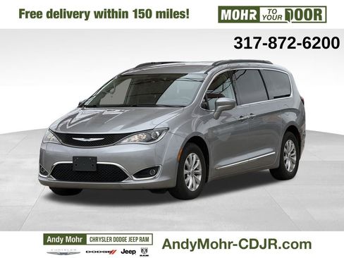 Used 2017 Chrysler Pacifica Touring-L image 3